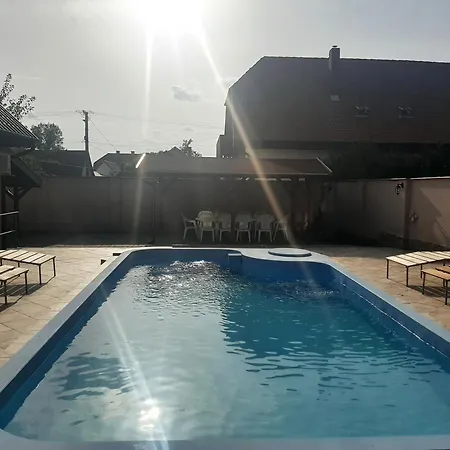 2 Feroehelyes * بالاتوليلّي