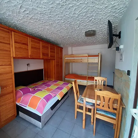 2 Feroehelyes بالاتوليلّي