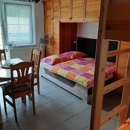 2 Feroehelyes بالاتوليلّي