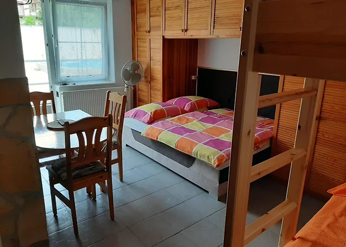 2 Feroehelyes بالاتوليلّي